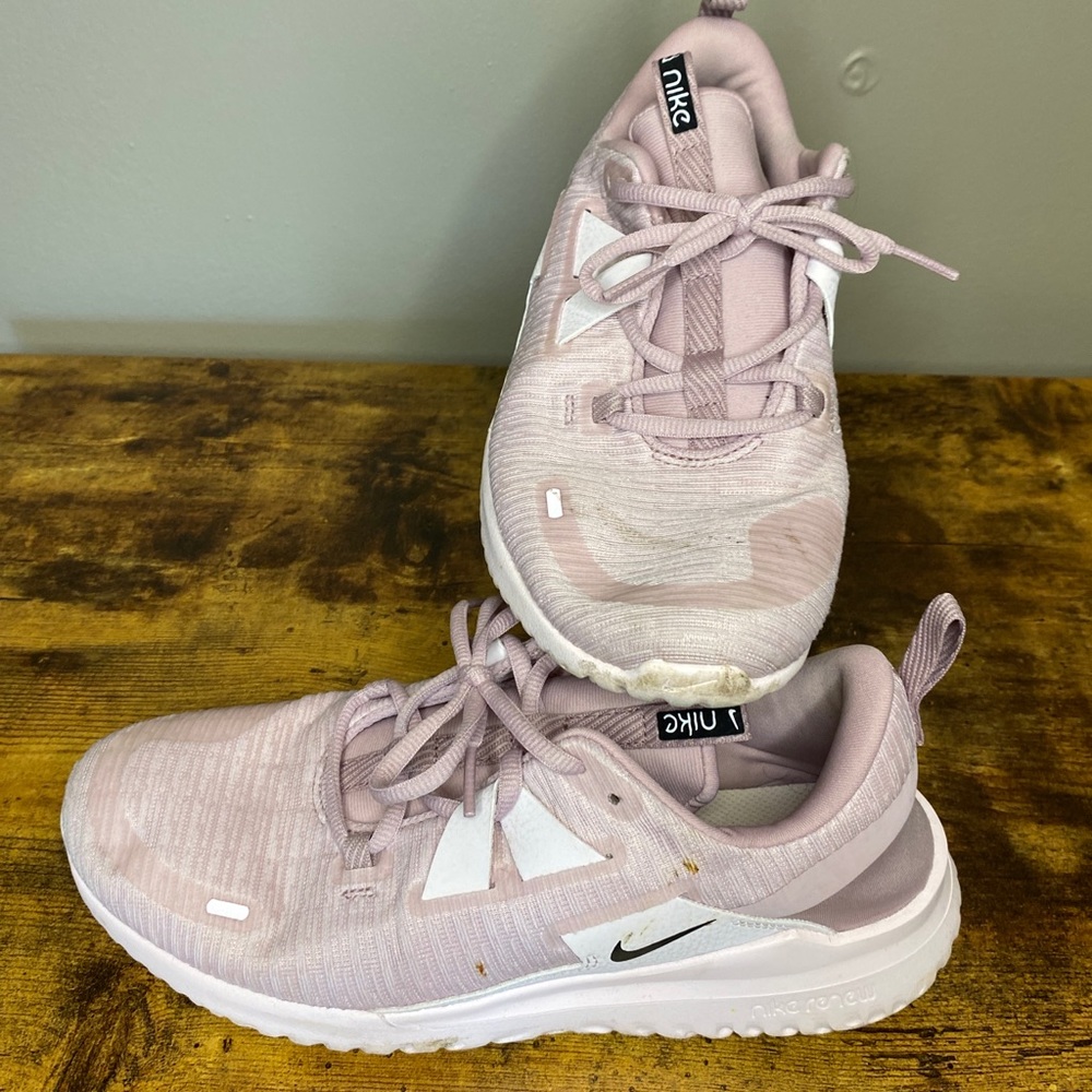 Nike Tennis Shoes